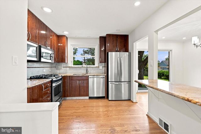 1411 SANDWOOD RD, Conshohocken, PA 19428