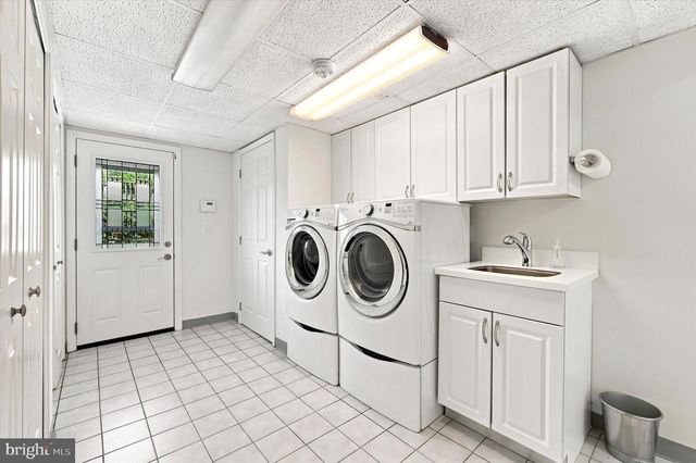 1411 SANDWOOD RD, Conshohocken, PA 19428