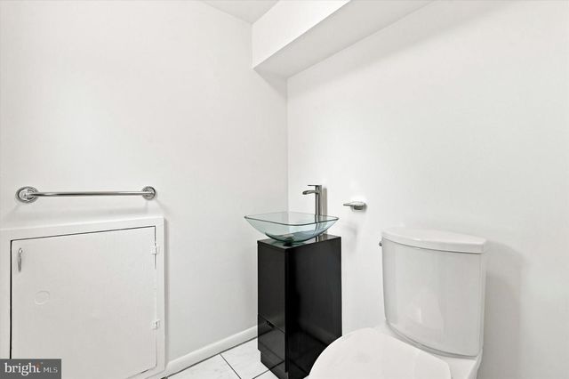 1411 SANDWOOD RD, Conshohocken, PA 19428
