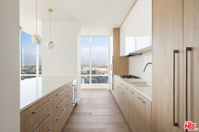 1000 W 8th Street 5802, Los Angeles, CA 90017
