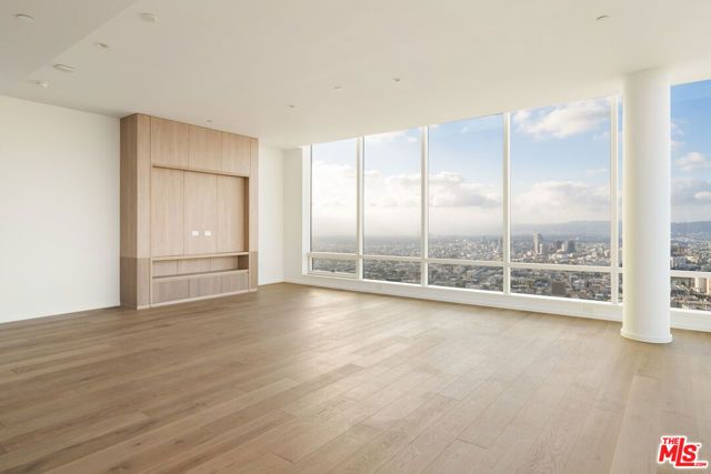 1000 W 8th Street 5802, Los Angeles, CA 90017