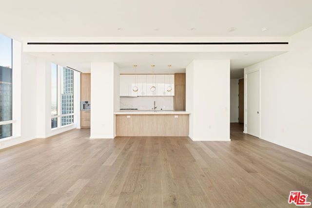 1000 W 8th Street 5802, Los Angeles, CA 90017