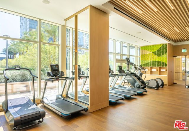 1000 W 8th Street 5802, Los Angeles, CA 90017