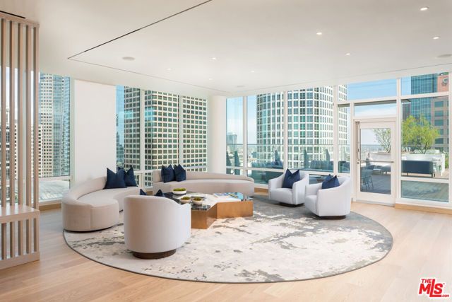 1000 W 8th Street 5802, Los Angeles, CA 90017
