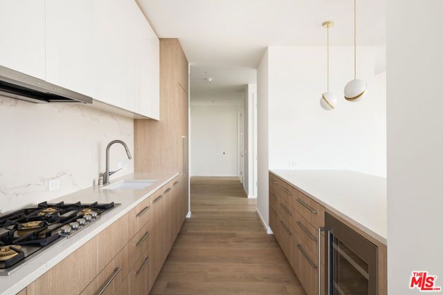 1000 W 8th Street 5802, Los Angeles, CA 90017