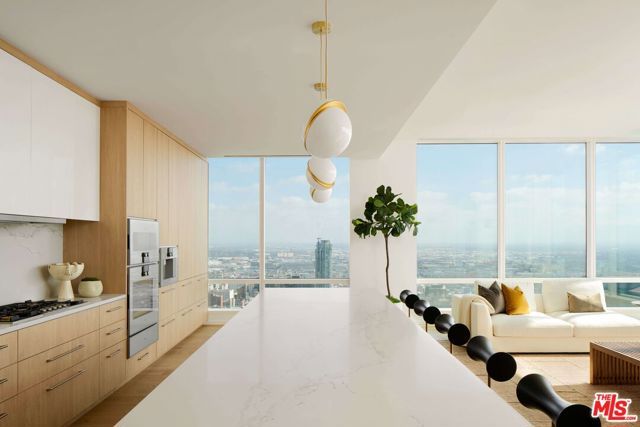 1000 W 8th Street 5802, Los Angeles, CA 90017