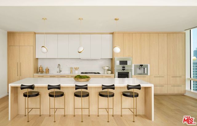 1000 W 8th Street 5802, Los Angeles, CA 90017