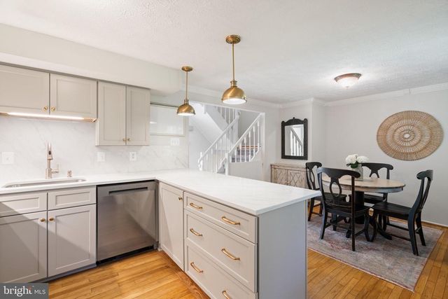 1624 SIERRA WOODS DR, Reston, VA 20194