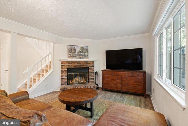 1624 SIERRA WOODS DR, Reston, VA 20194