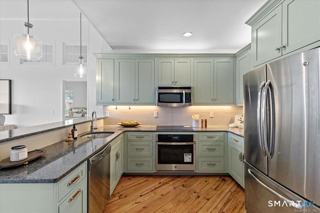 60 Willow Street 305, Stonington, CT 06355