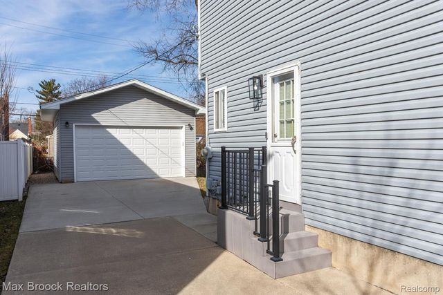 906 McLean Avenue, Royal Oak, MI 48067