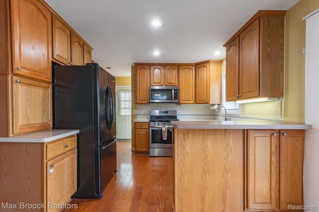 906 McLean Avenue, Royal Oak, MI 48067