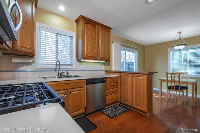 906 McLean Avenue, Royal Oak, MI 48067