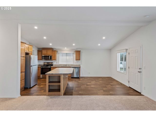 649 S Marple, Coos Bay, OR 97420