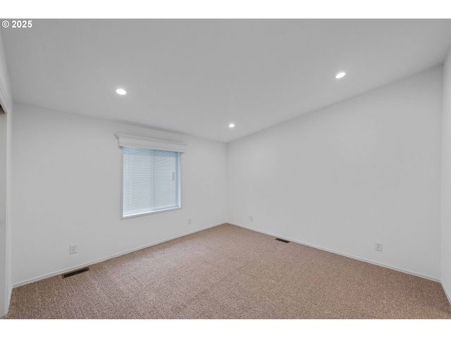 649 S Marple, Coos Bay, OR 97420