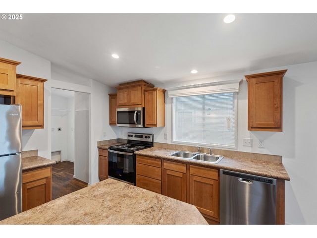 649 S Marple, Coos Bay, OR 97420