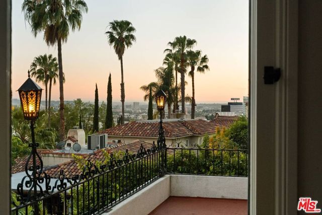 2041 Grace Avenue, Los Angeles, CA 90068