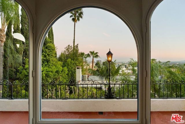 2041 Grace Avenue, Los Angeles, CA 90068