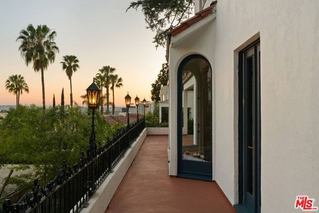 2041 Grace Avenue, Los Angeles, CA 90068