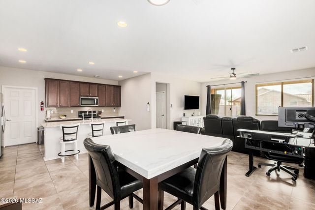 11615 W Boll Bloom Drive, Marana, AZ 85653