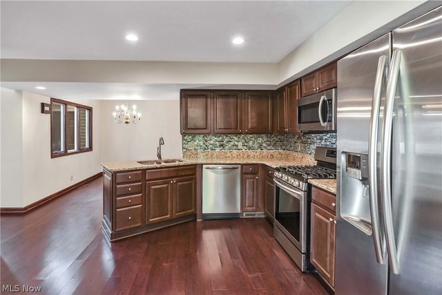 16831 Orchard Grove Drive 12B, Middleburg Heights, OH 44130