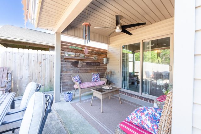 8920 Quail Roost Dr Drive, Navarre, FL 32566