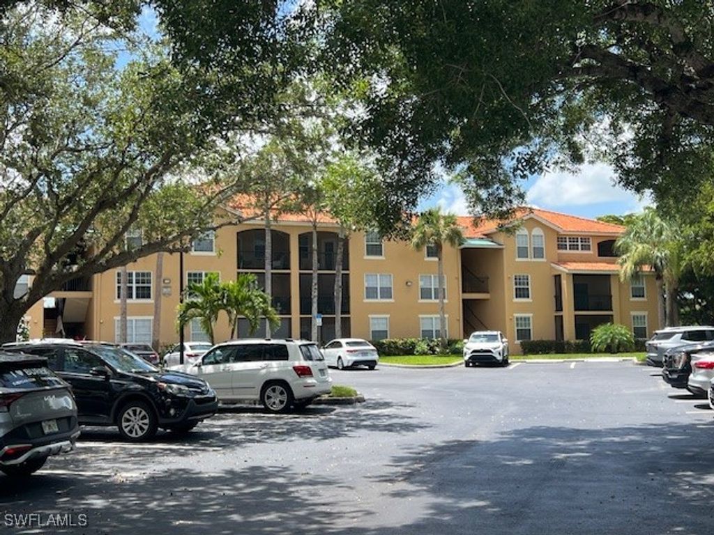 8635 River Homes LN 2-107, Bonita Springs, FL 34135