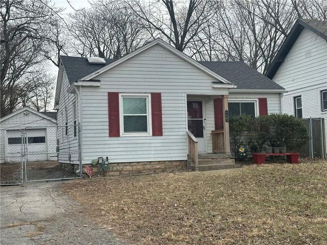 7907 MERCIER Street, Kansas City, MO 64114