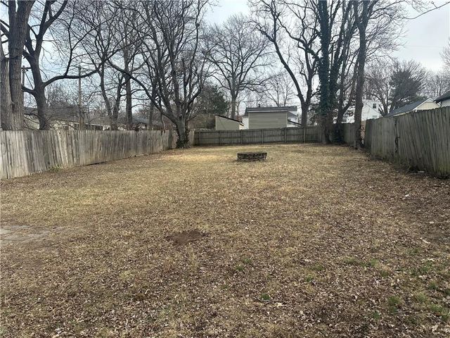 7907 MERCIER Street, Kansas City, MO 64114