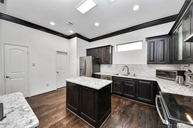 146 Carson Court, Houston, TX 77004