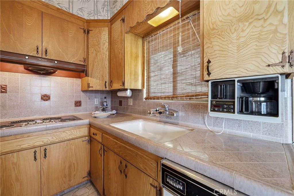 Image 17 of property listing at 12805 Lakeshore Drive, Clearlake, CA 95422