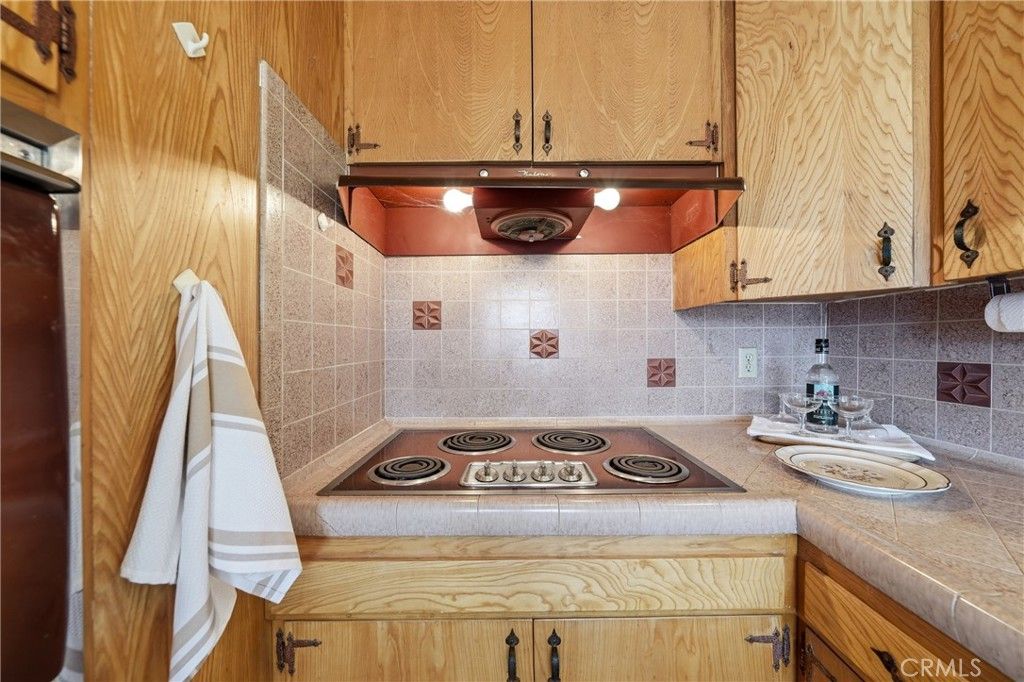 Image 20 of property listing at 12805 Lakeshore Drive, Clearlake, CA 95422