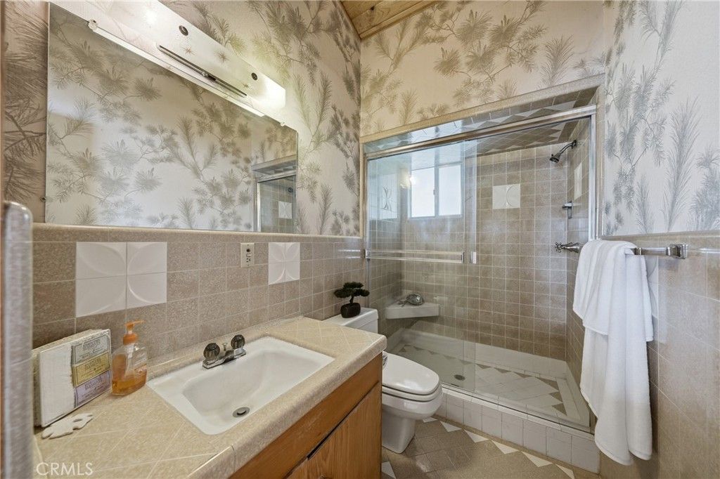 Image 23 of property listing at 12805 Lakeshore Drive, Clearlake, CA 95422