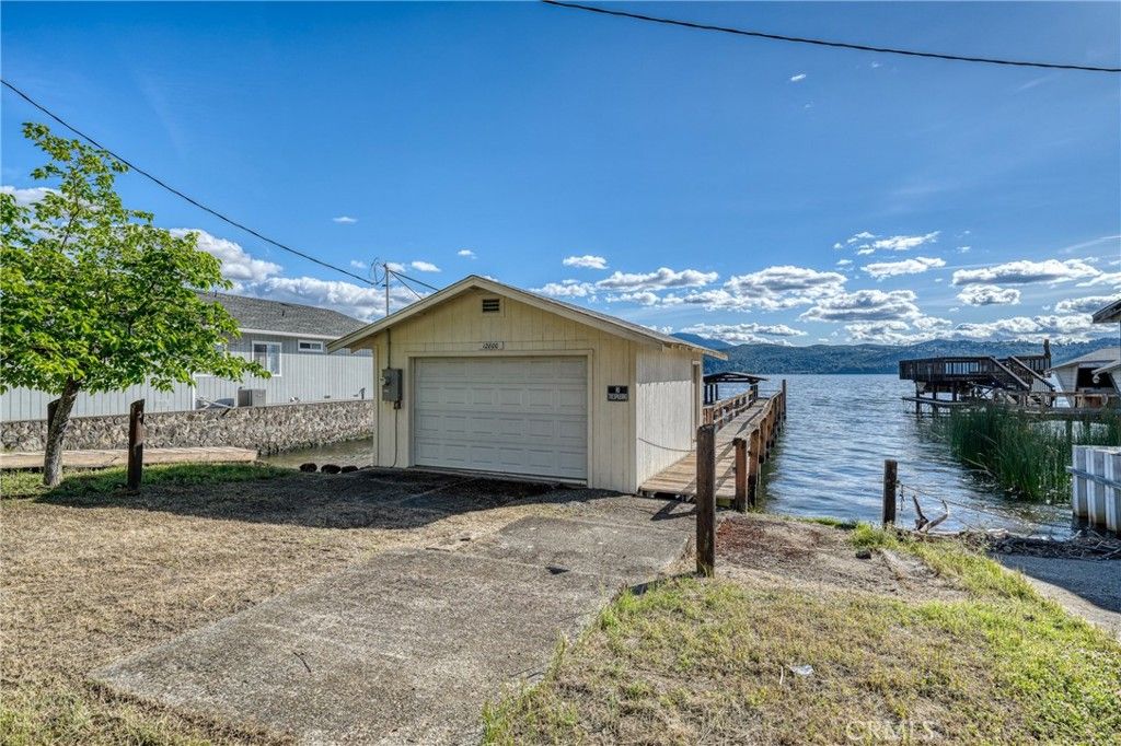 Image 34 of property listing at 12805 Lakeshore Drive, Clearlake, CA 95422