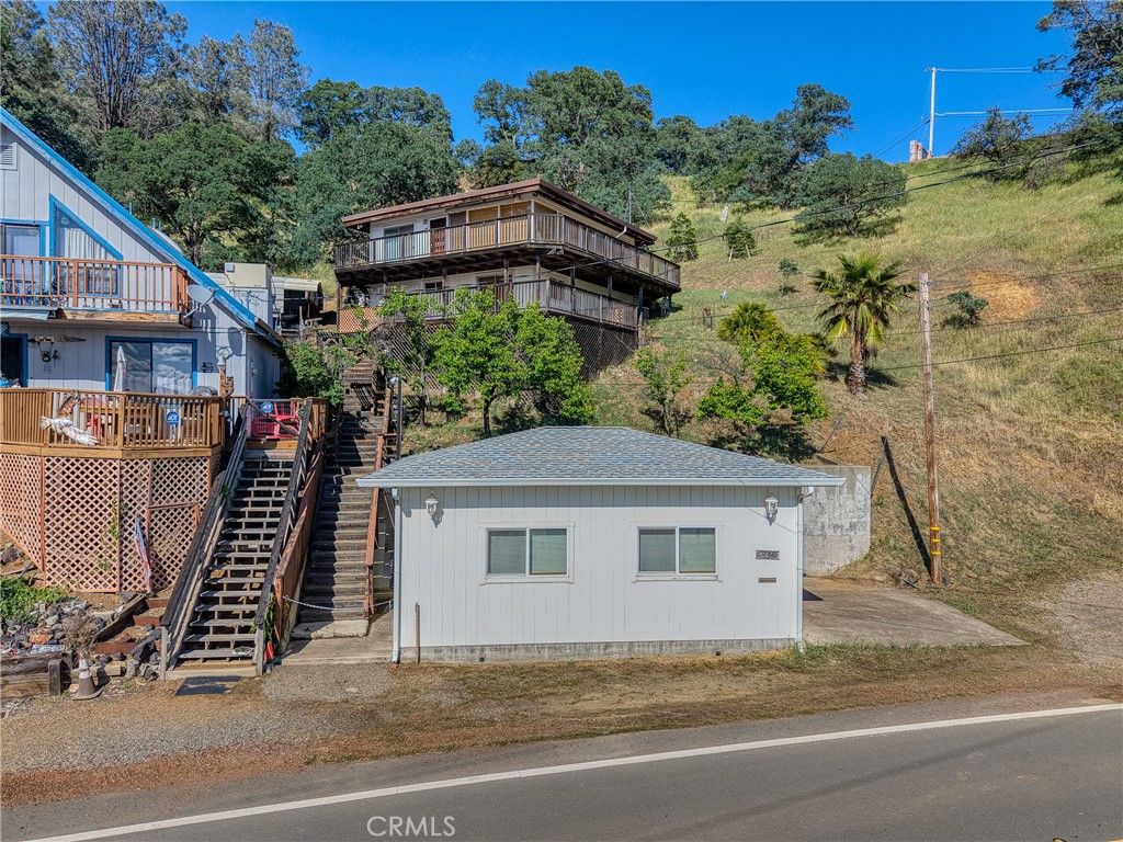 Image 4 of property listing at 12805 Lakeshore Drive, Clearlake, CA 95422