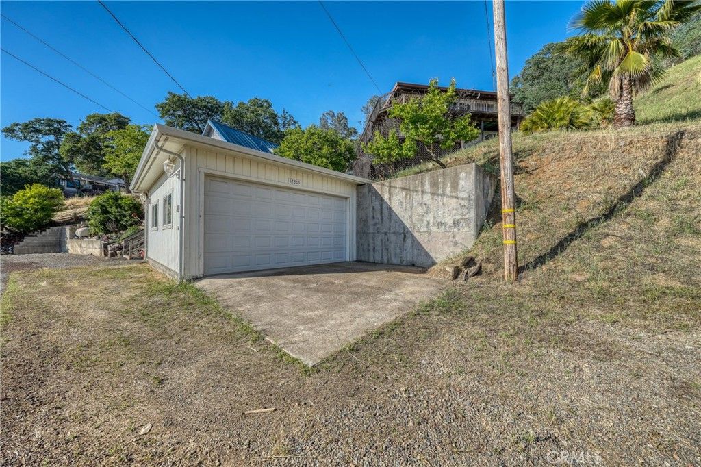 Image 43 of property listing at 12805 Lakeshore Drive, Clearlake, CA 95422