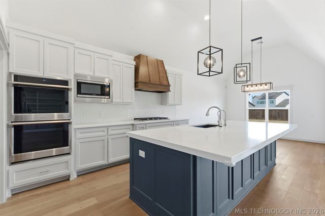 12723 S Maplewood Avenue, Bixby, OK 74008