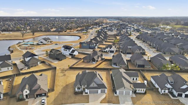 12723 S Maplewood Avenue, Bixby, OK 74008