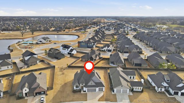 12723 S Maplewood Avenue, Bixby, OK 74008