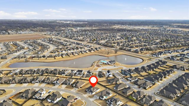 12723 S Maplewood Avenue, Bixby, OK 74008