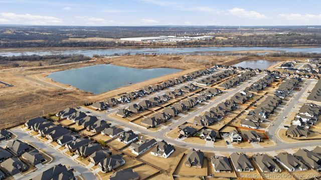 12723 S Maplewood Avenue, Bixby, OK 74008