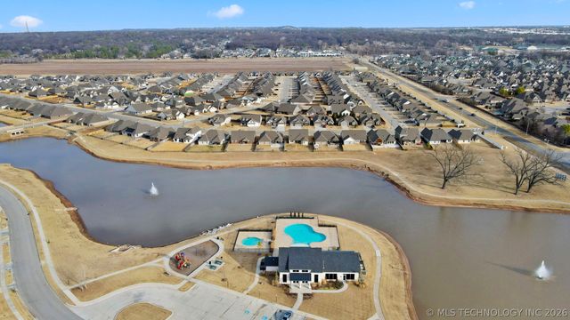 12723 S Maplewood Avenue, Bixby, OK 74008