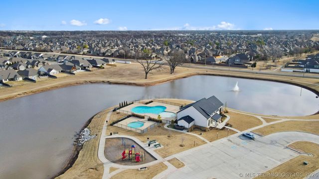 12723 S Maplewood Avenue, Bixby, OK 74008