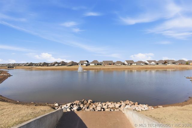 12723 S Maplewood Avenue, Bixby, OK 74008