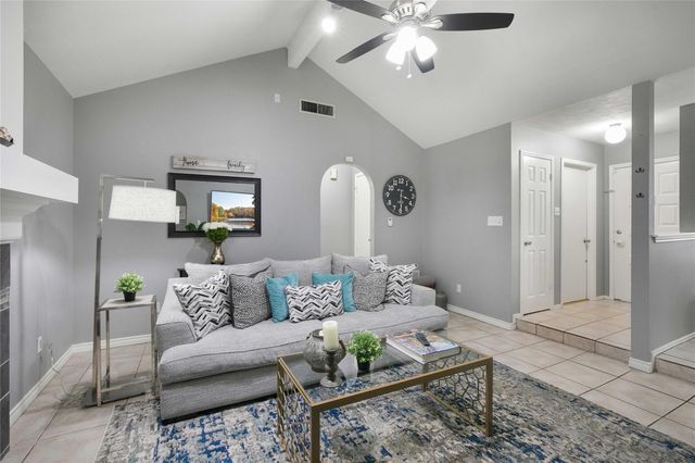 1205 Ivybridge DR, Pflugerville, TX 78660