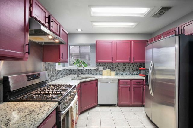 1205 Ivybridge DR, Pflugerville, TX 78660