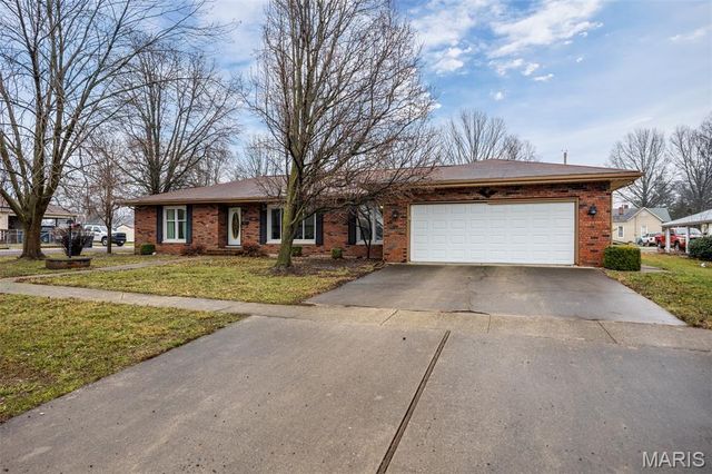 426 N Franklin Street, Staunton, IL 62088