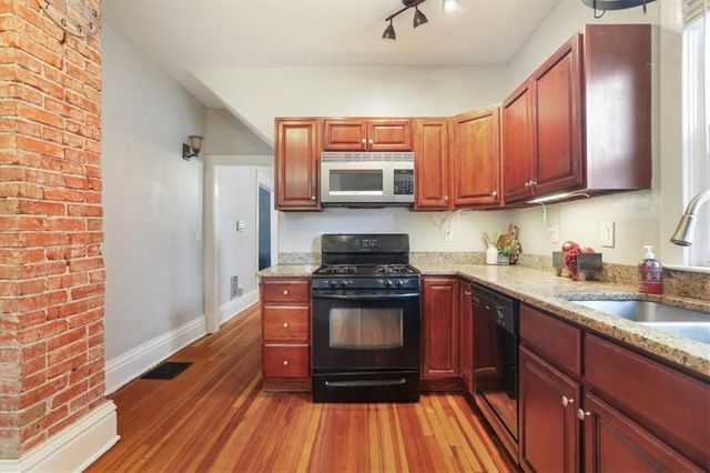 3911 Central Street, Kansas City, MO 64111
