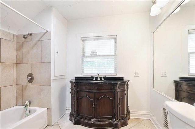 3911 Central Street, Kansas City, MO 64111