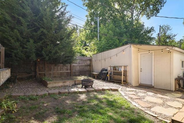 3911 Central Street, Kansas City, MO 64111